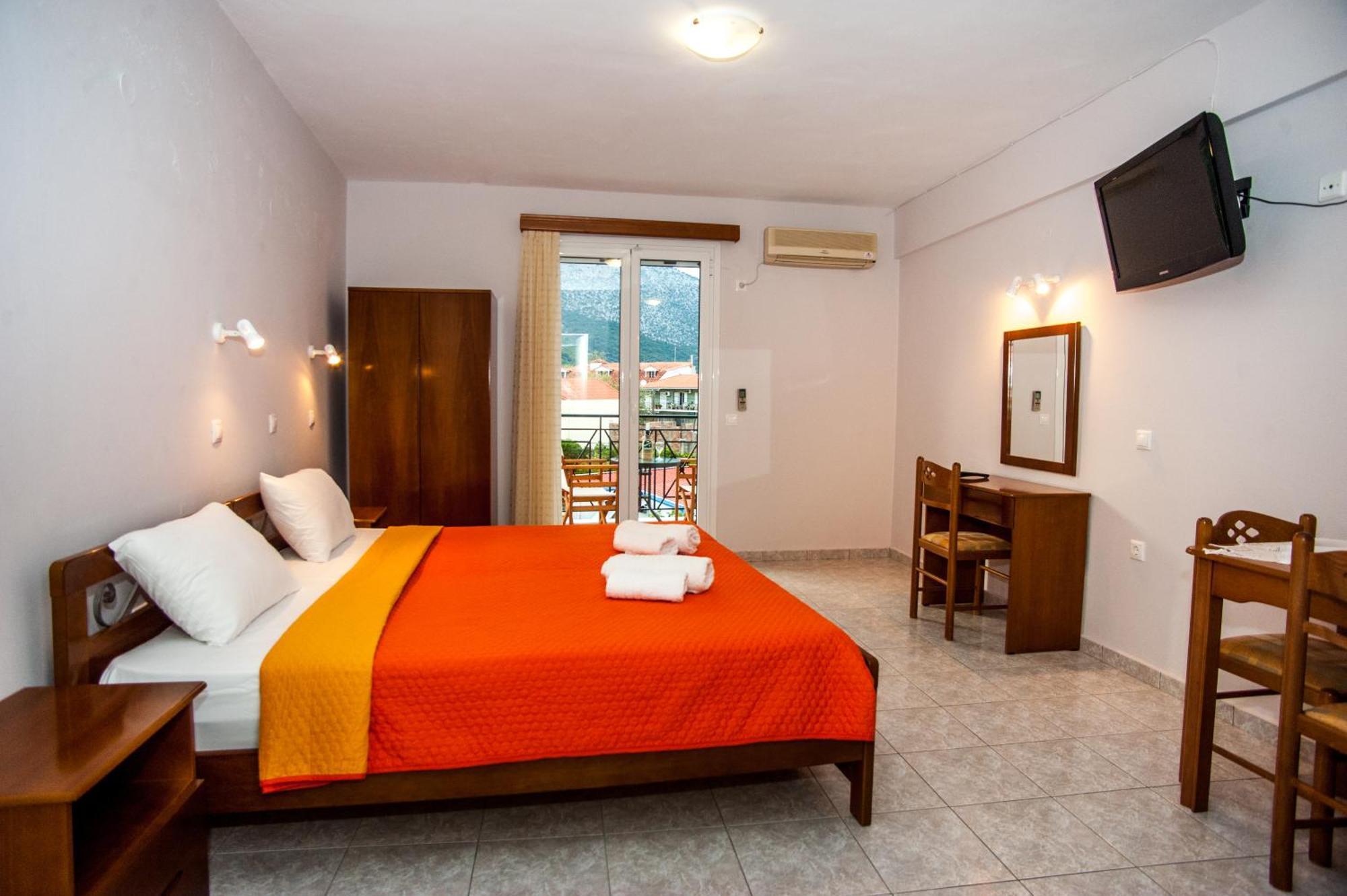 Captain Georgio Apartments Poros  Екстериор снимка