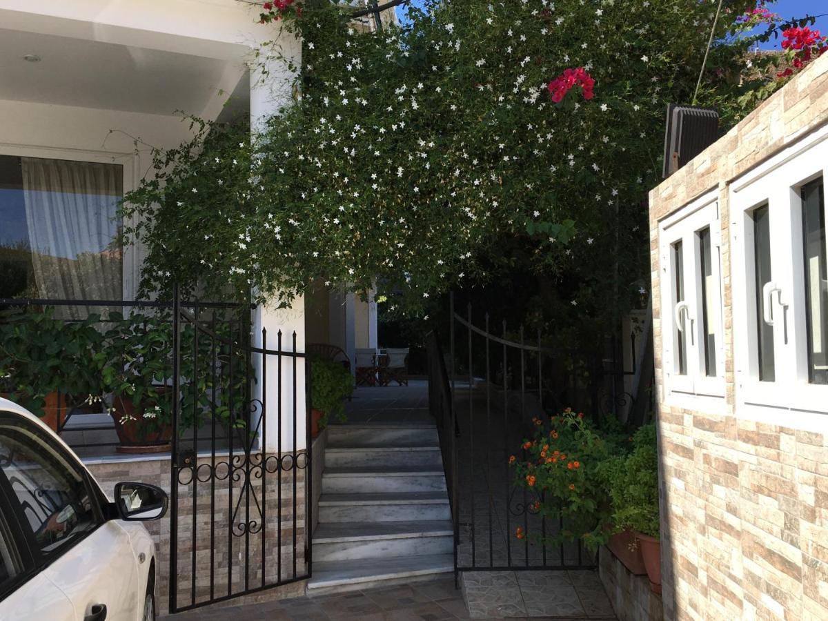 Captain Georgio Apartments Poros  Екстериор снимка